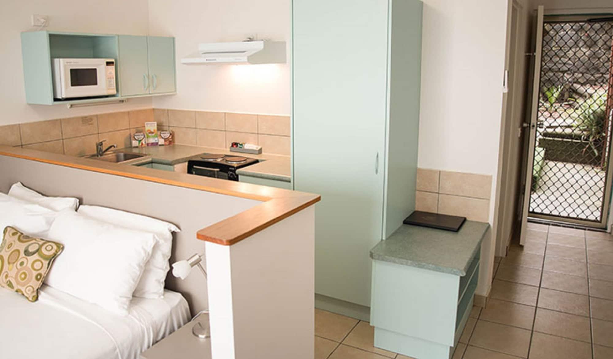 Aparthotel Adina Place 3*