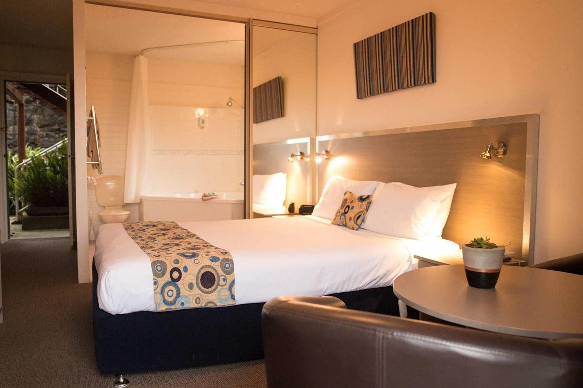 Adina Place Aparthotel 3*