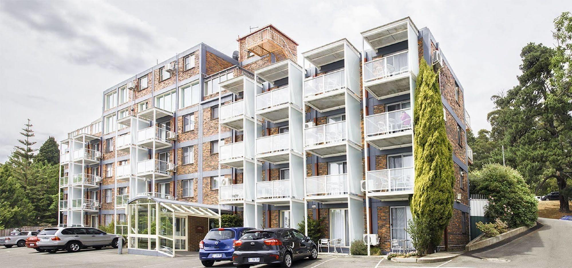 Adina Place Aparthotel 3*