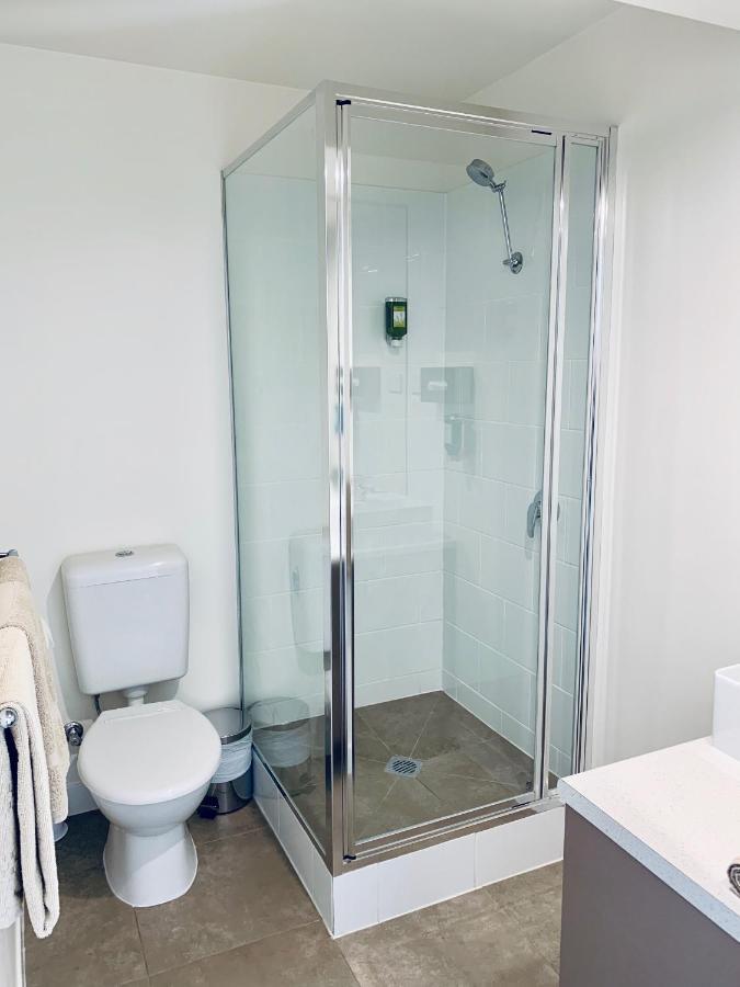 Adina Place 3*